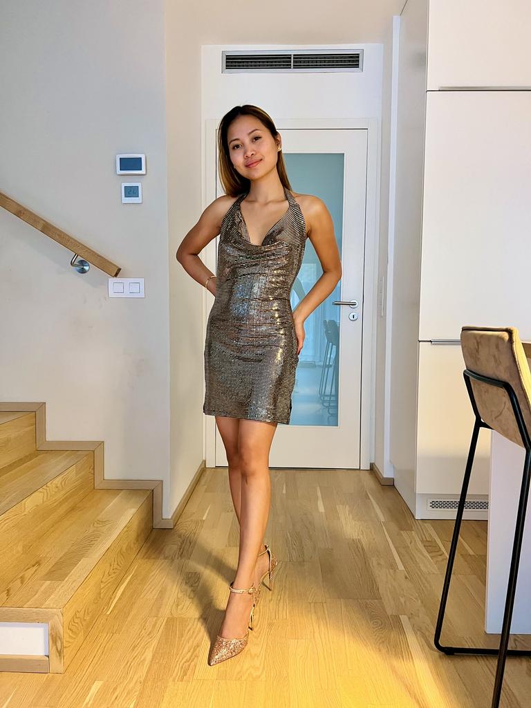 Fată asiatică sexy Ema